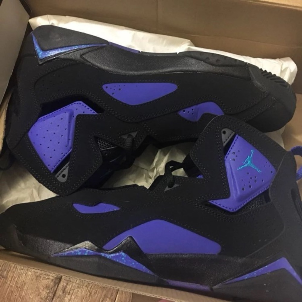 Jordan true flight sneakers 7Y